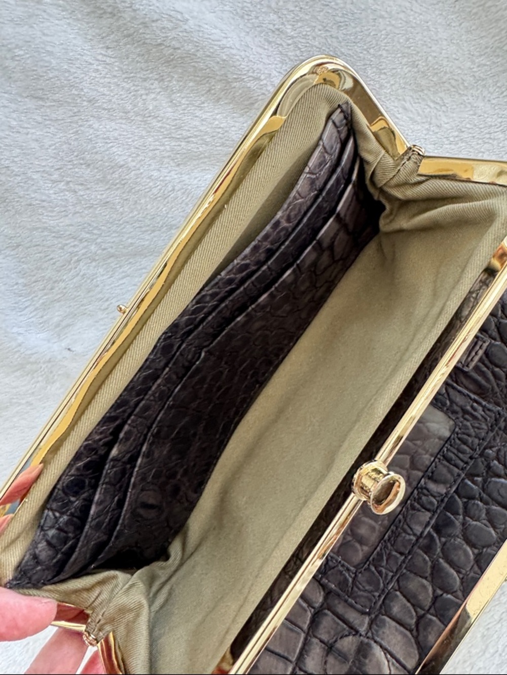 G.I.L.I. Got It Love It gray croc embossed leather double click lock wallet - Picture 8 of 11